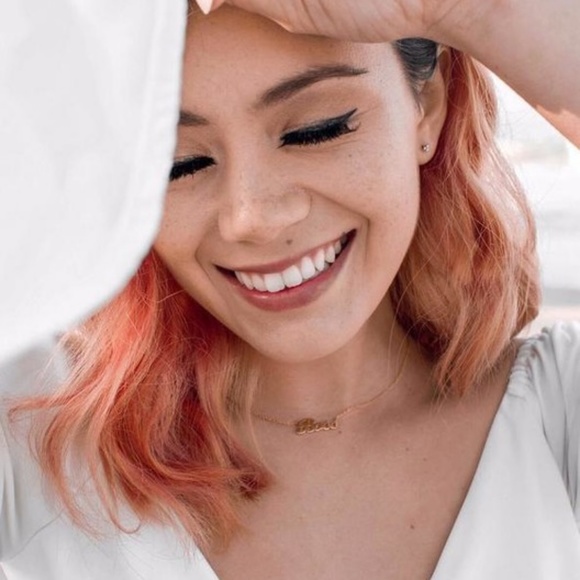 :: Stella & Dot | x Dress for Success Gold Boss Dainty Delicate Necklace - Picture 3 of 9